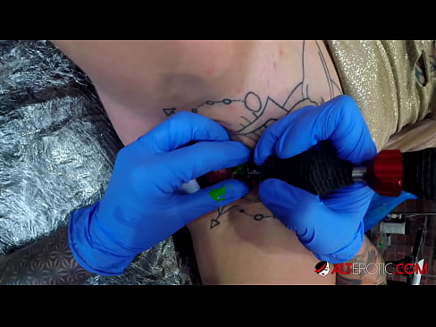 ❤️ Sully Savage, o bunăciune extrem de tatuată, și-a făcut un tatuaj pe clitorisul ei ️❌ at ro.dreamlandpassionjourney.ru ﹏